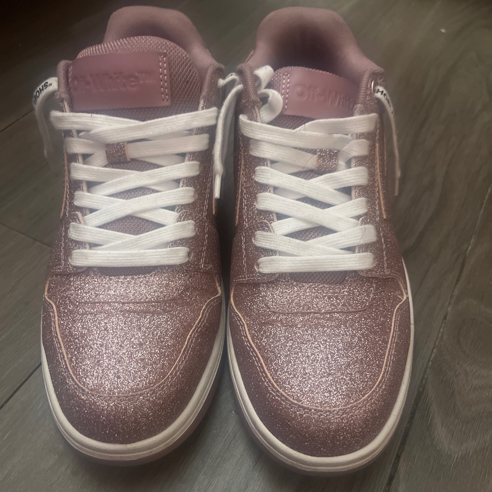 Off whites / pink & glitter